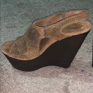 Gently used with a hint of gold wedges.